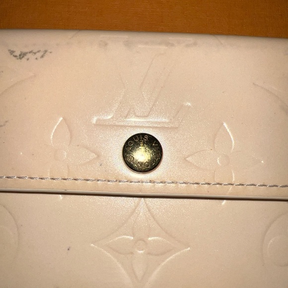 LOUIS VUITTON Ludlow Soft Beige Monogram Vernis Coin Case - Picture 3 of 16